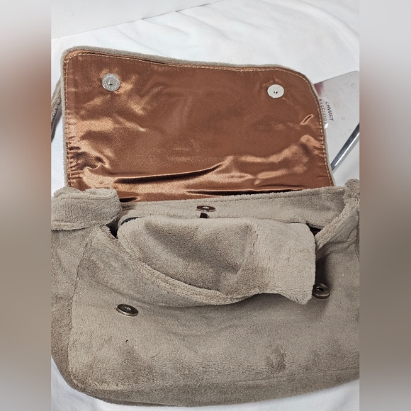 NEW Chanel beauty Precision  Crossbody Bag with Adjustable Strap - Picture 13 of 15